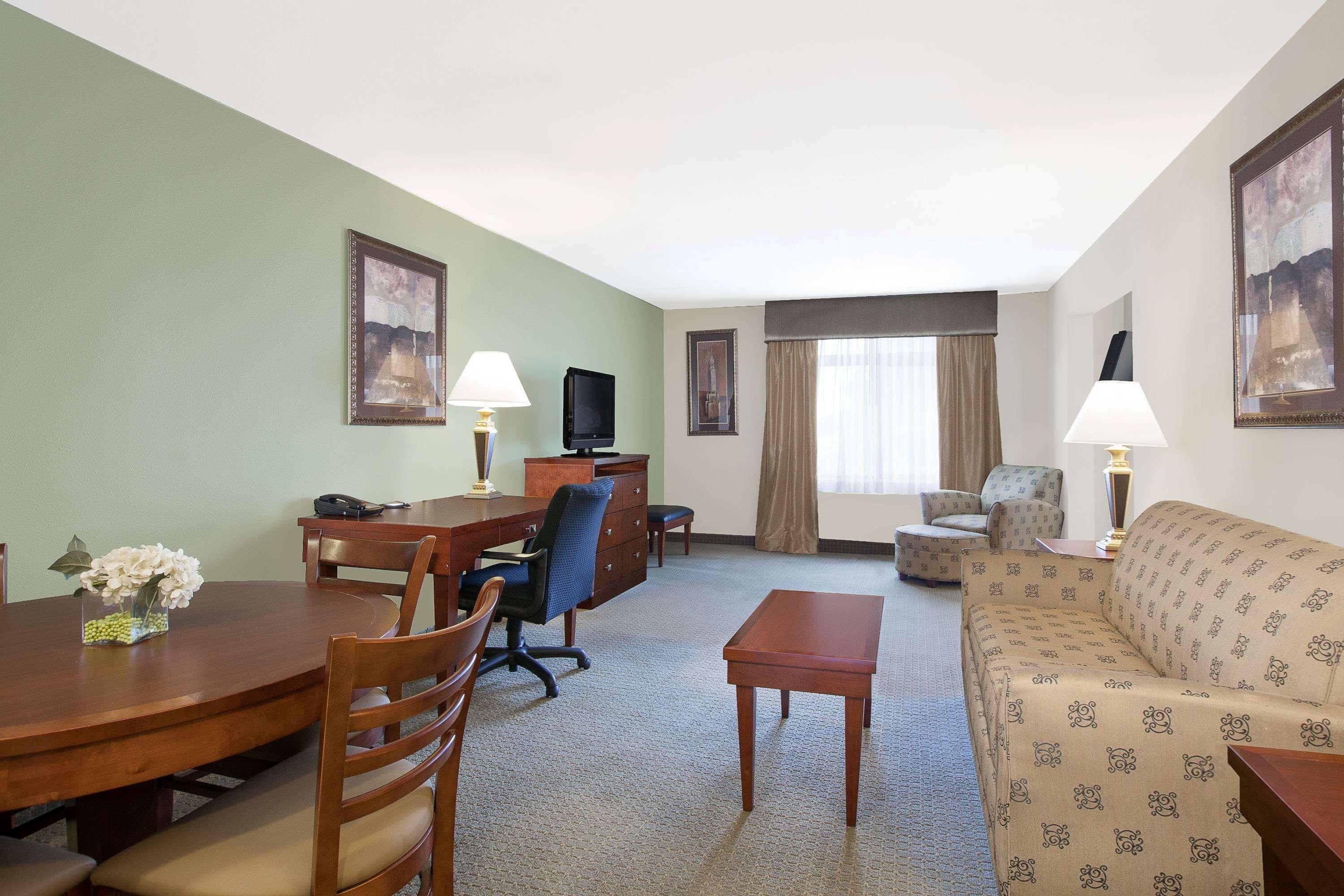 Wingate By Wyndham Lafayette Airport Hotel Екстериор снимка