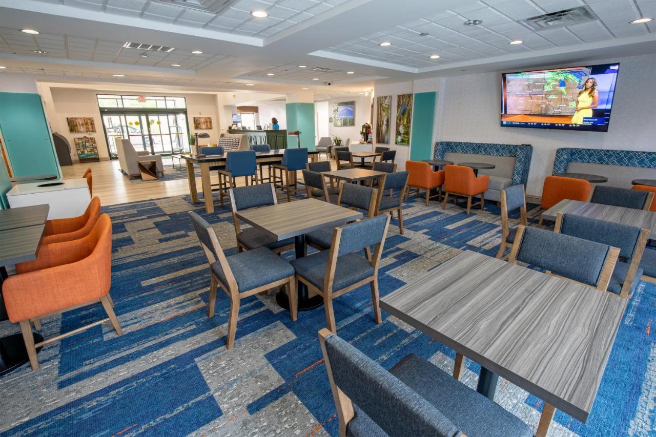 Wingate By Wyndham Lafayette Airport Hotel Екстериор снимка